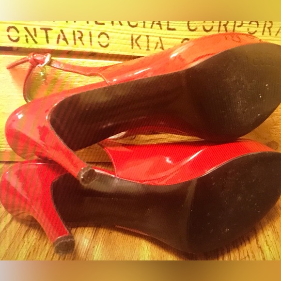 Women’s guess wglyrical3 heels size 7M red ankle strap - Picture 4 of 6